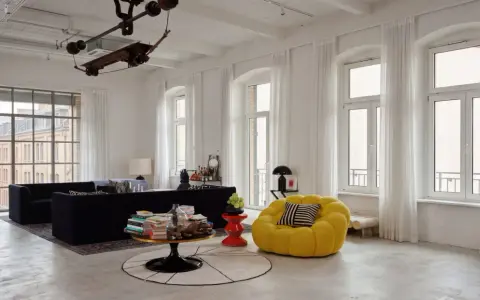 Nowoczesny salon z meblami w stylu bauhaus. Co to za styl? Proste formy, funkcjonalność i minimalizm.
