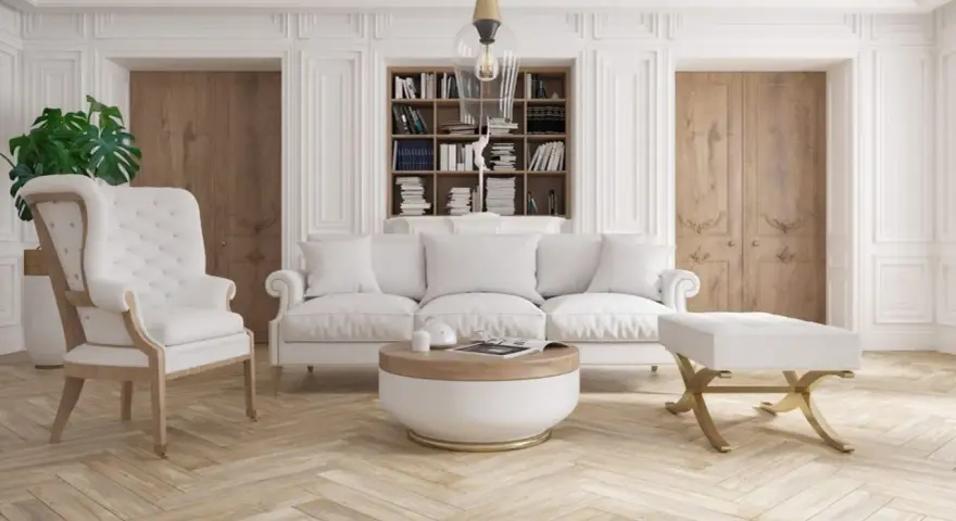 Elegancka sztukateria w nowoczesnym salonie podkreśla jasne meble i drewniane drzwi.